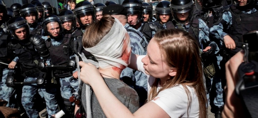 Травмированные (?) во время столкновения кое-кого с кое-кем. Фото: Анна Артемьева