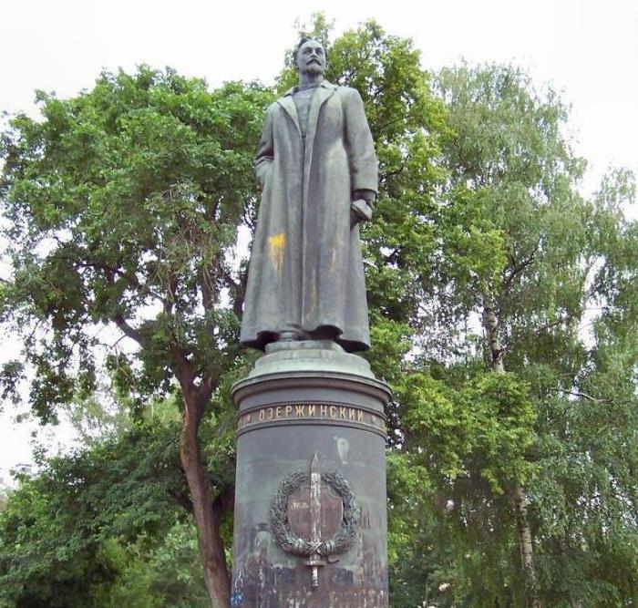 Памятник Дзержинскому в парке «Музеон» на Крымской набережной